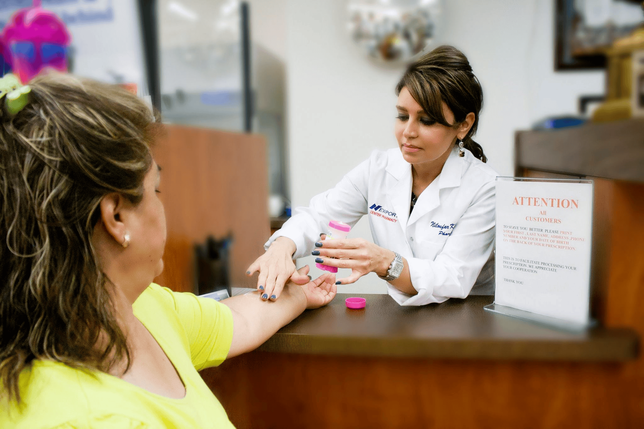 Niloufar Khorshid checked patient